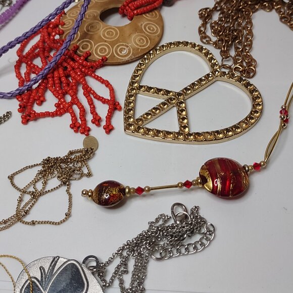 Lot Of Over 30 Pendant Necklaces - Picture 6 of 14